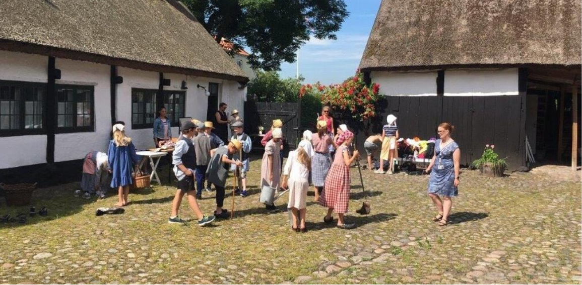 Hollandske stuer og Amager-dragter på museum