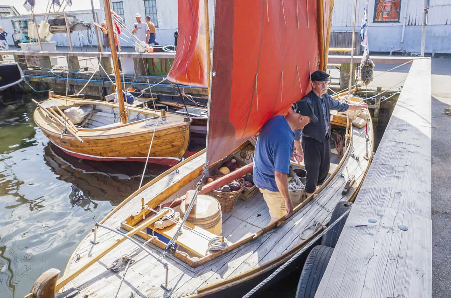 Hollandske stuer og Amager-dragter på museum